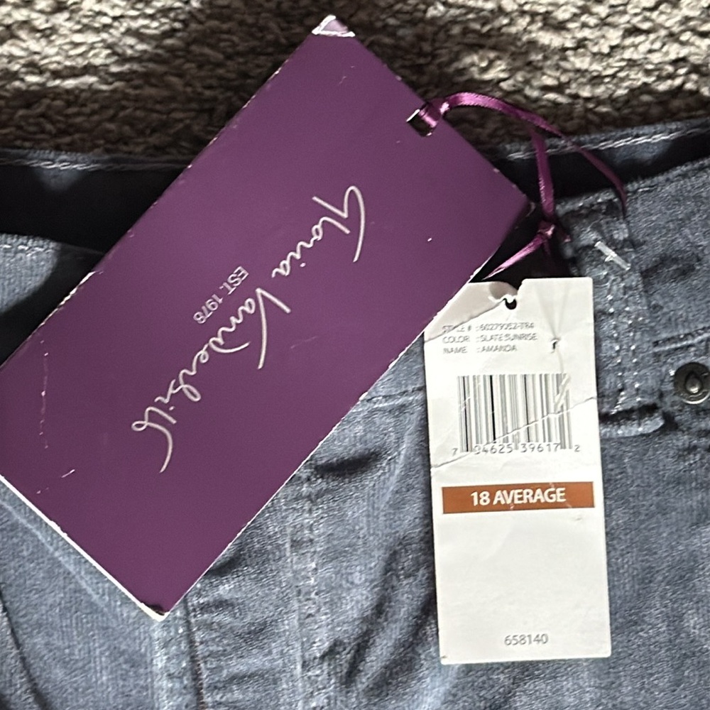 GLORIA VANDERBILT Gray Corduroy Amanda 5 Pocket Jeans/Pants. Tummy Slimmer! - Picture 5 of 9